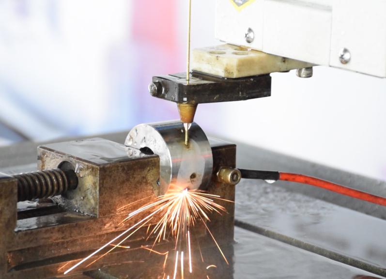 如何在難加工材料、曲面、斜面等異形面穿孔加工